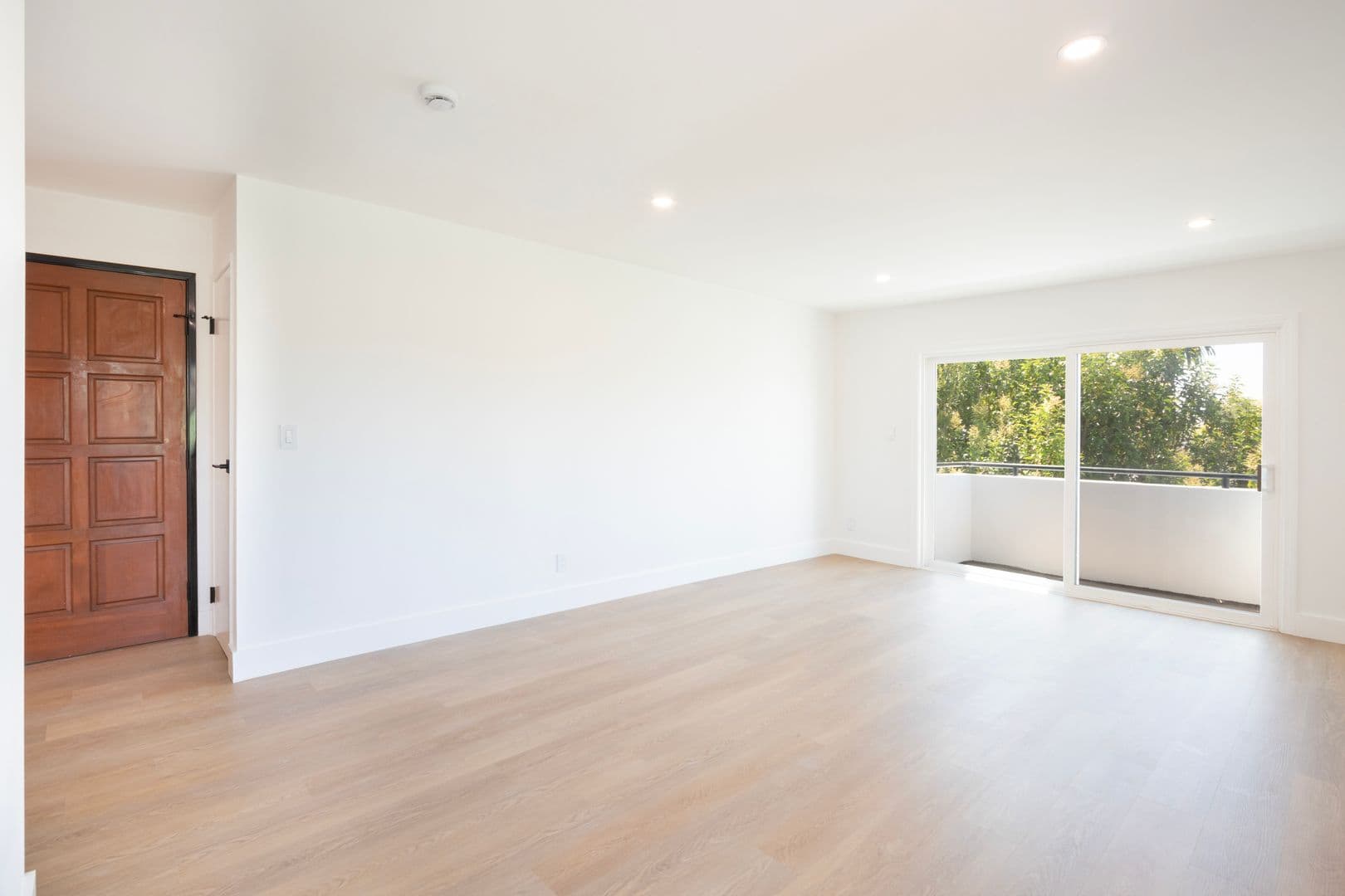 Los Angeles Apartment: 6526 Homewood Ave.