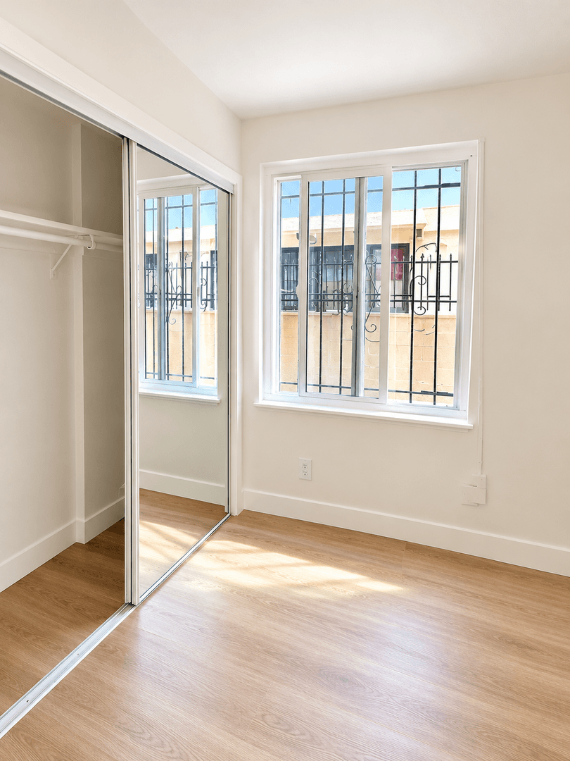 Los Angeles Apartment: 1625 S. St Andrews Place