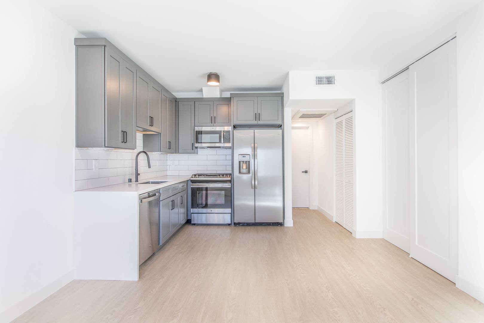 Los Angeles Apartment: 6133 Eleanor Ave