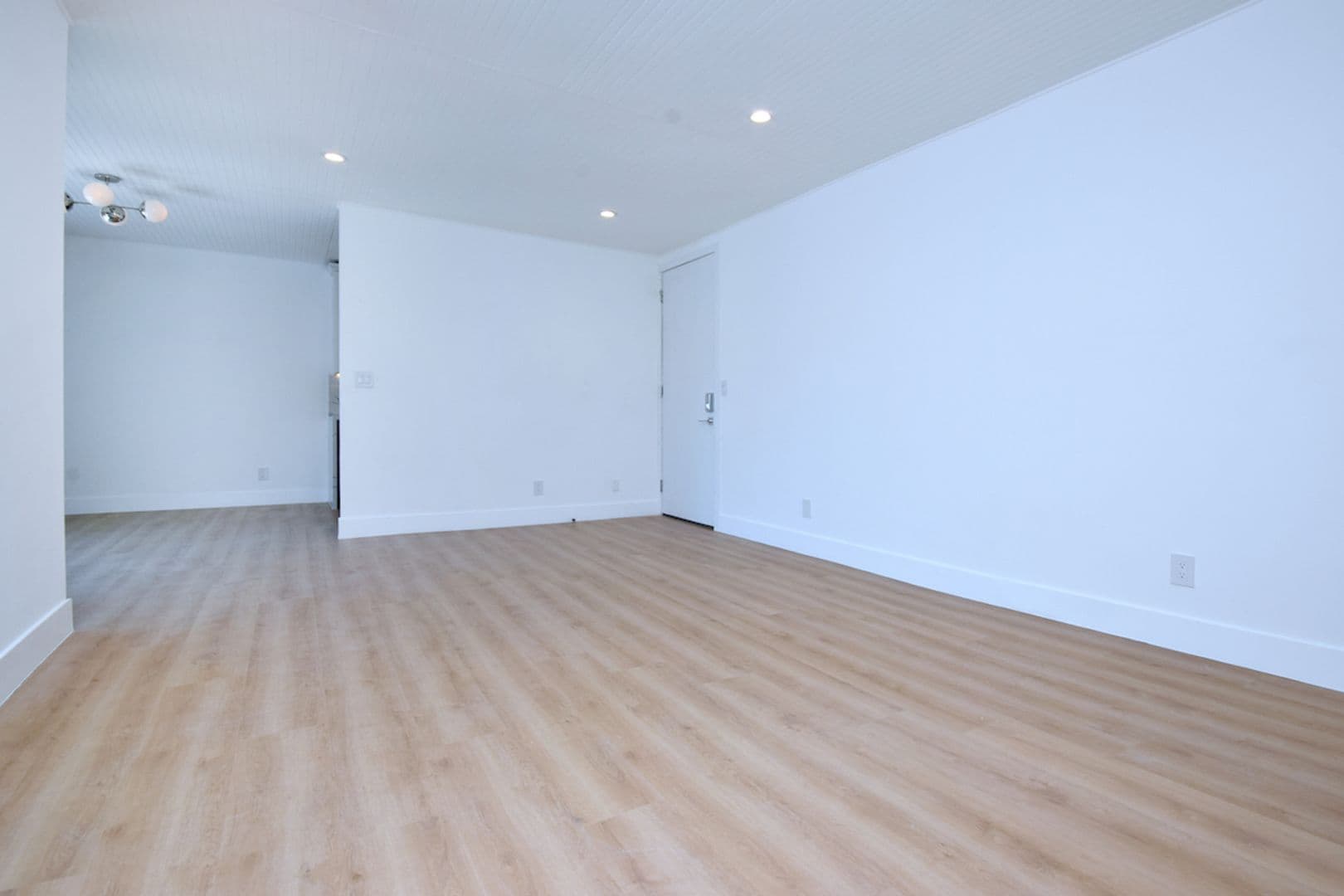 Santa Monica Apartment: 834 4th Street