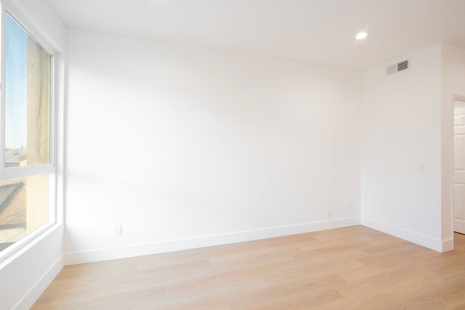 Los Angeles Apartment: 1616 N Serrano Ave.