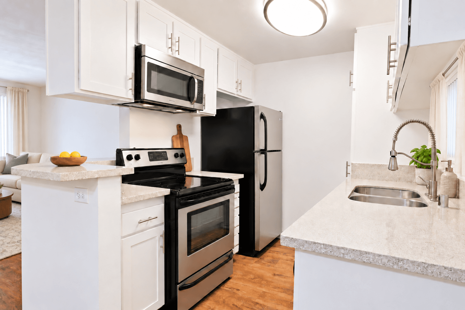 Sherman Oaks Apartment: 4701-4711 Natick Ave