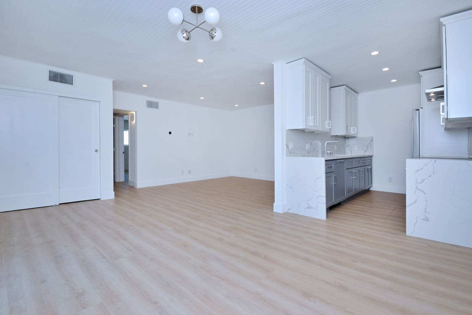 Santa Monica Apartment: 834 4th Street