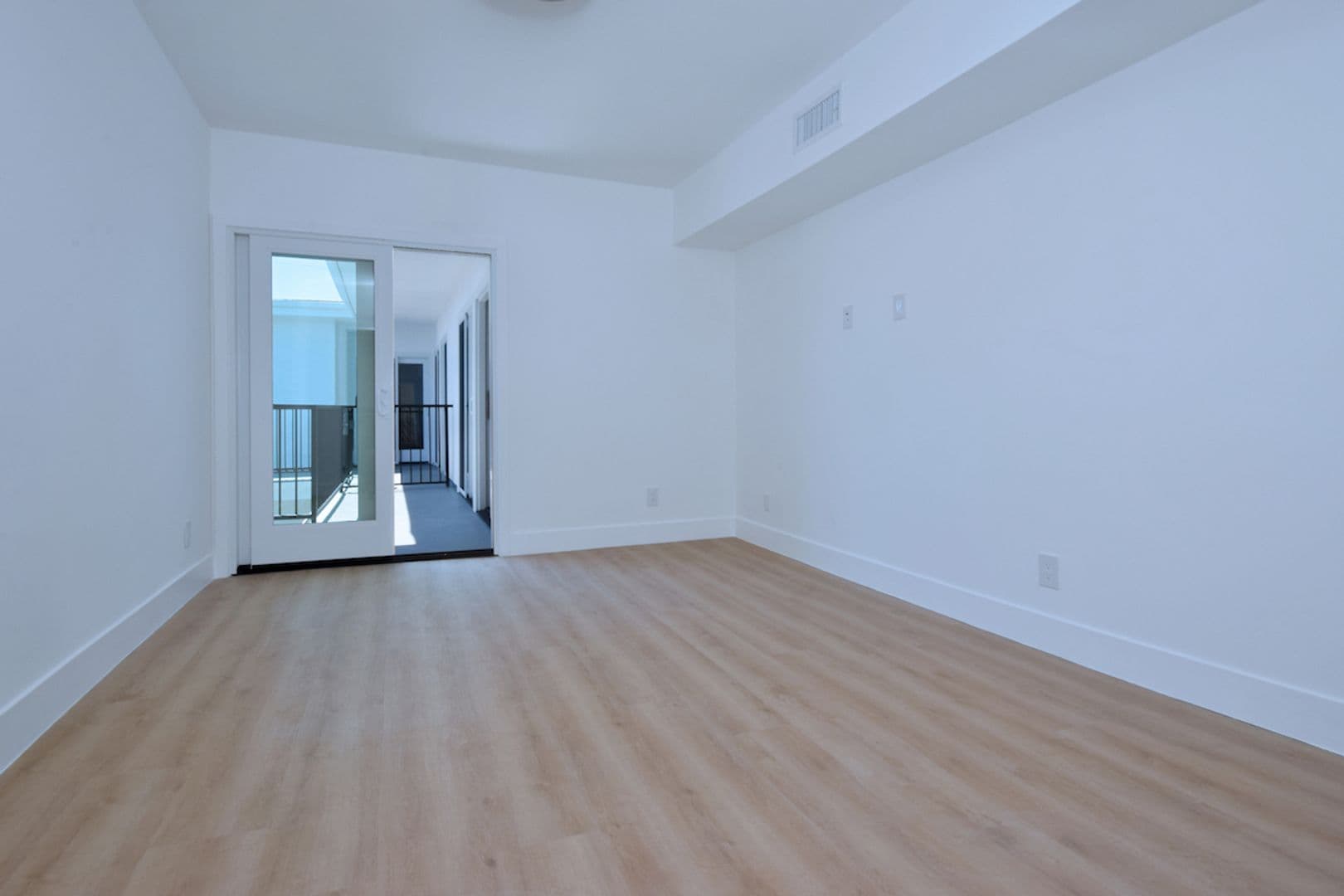 Santa Monica Apartment: 834 4th Street