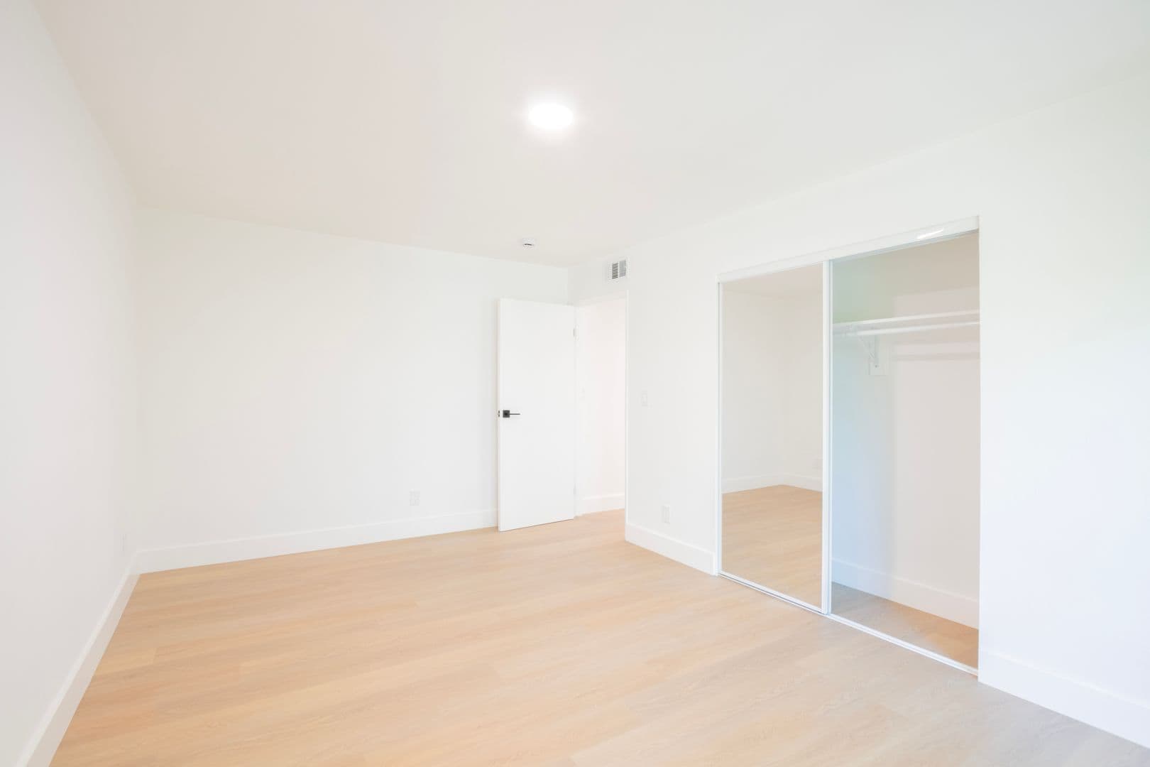 Los Angeles Apartment: 6526 Homewood Ave.