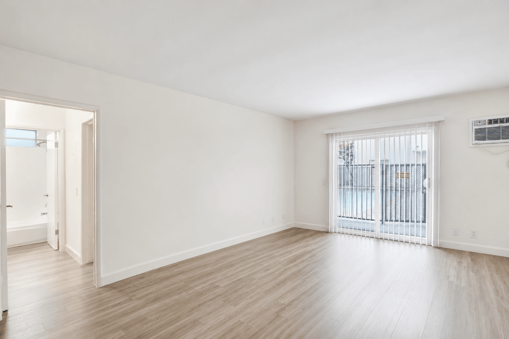Tarzana Apartment: 5931 Reseda Blvd