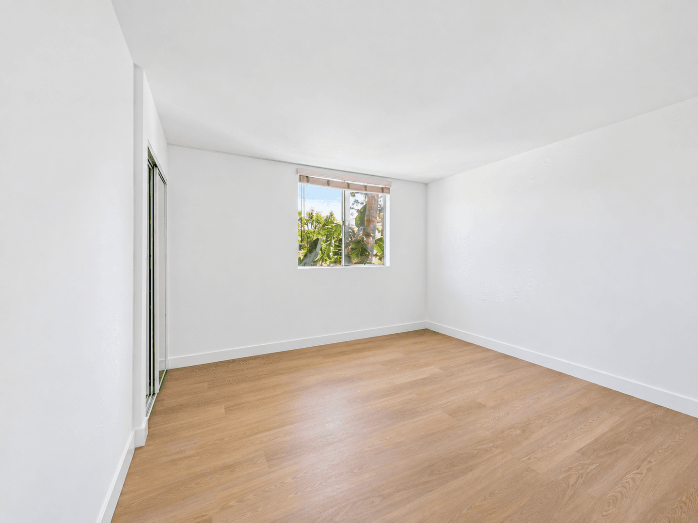Sherman Oaks Apartment: 4365 Mammoth Ave