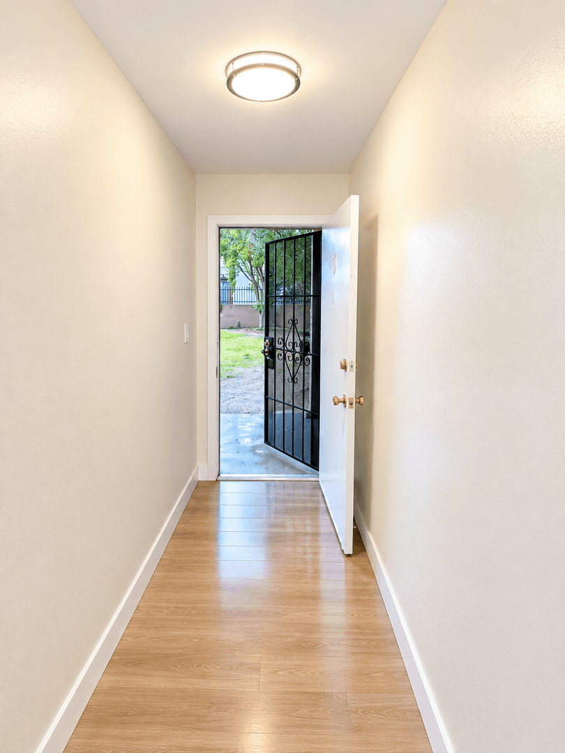 Los Angeles Apartment: 1625 S. St Andrews Place