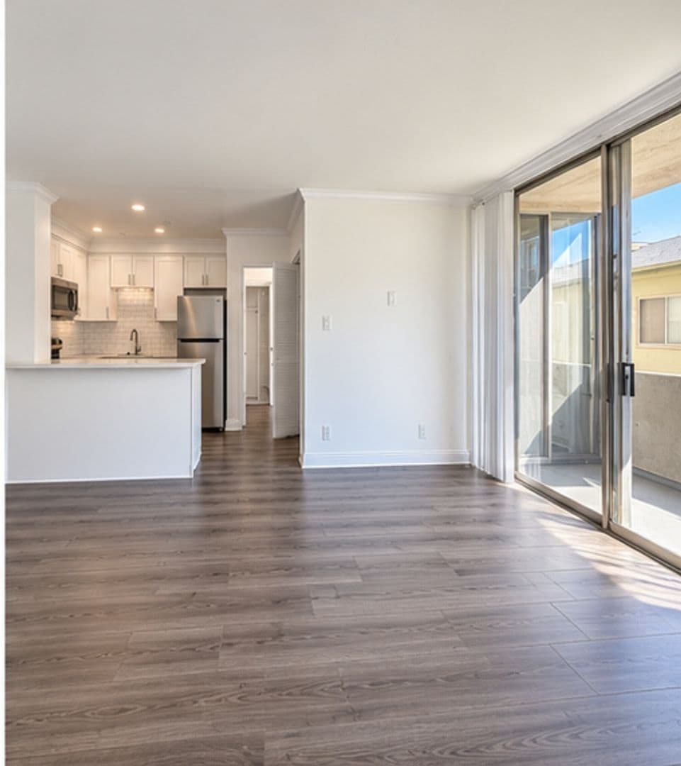 Los Angeles Apartment: 1840 Winona Blvd