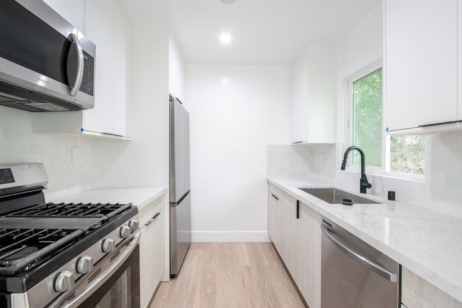 West Hollywood Apartment: 1046 N. Sierra Bonita Ave