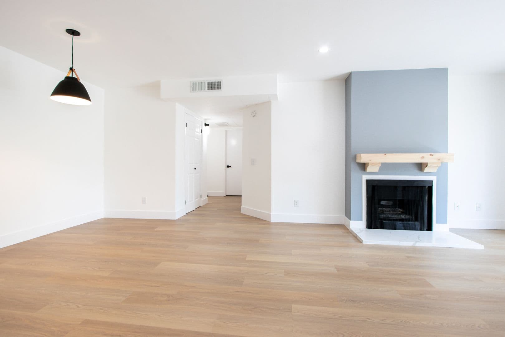 Los Angeles Apartment: 12420 Woodgreen St