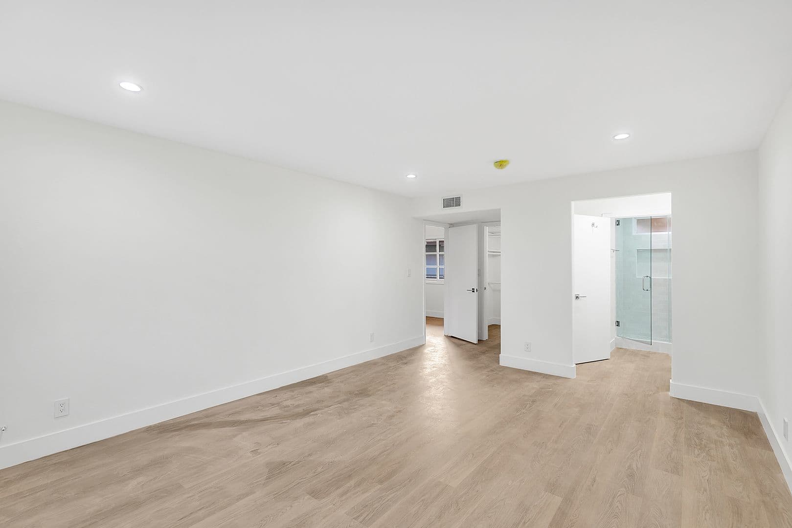 Santa Monica Apartment: 1133 25th St