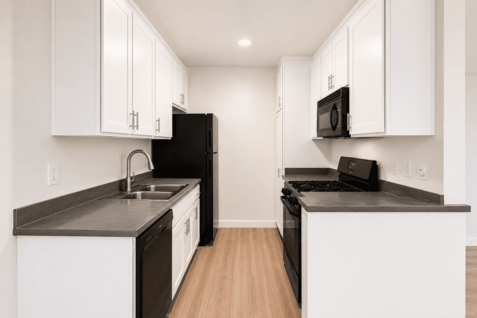 Tarzana Apartment: 5931 Reseda Blvd