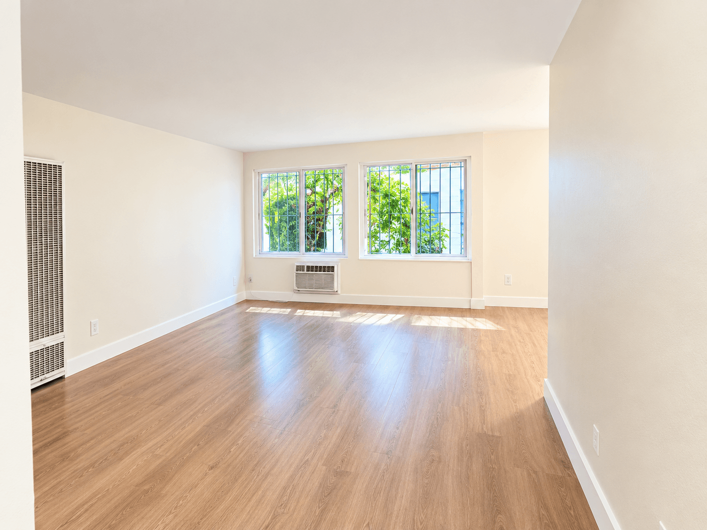 Los Angeles Apartment: 1625 S. St Andrews Place