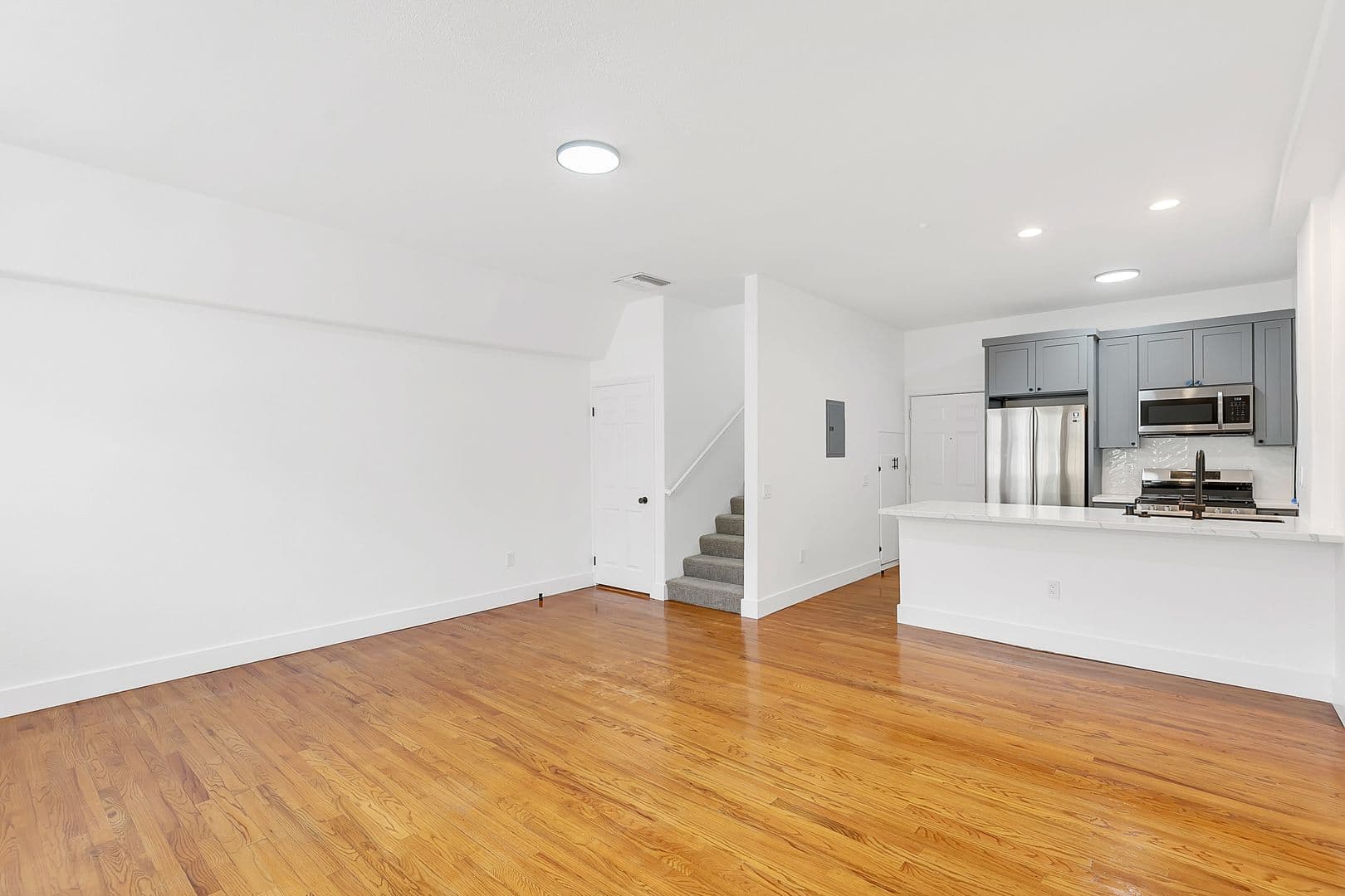 Los Angeles Apartment: 1827 Wilcox Ave