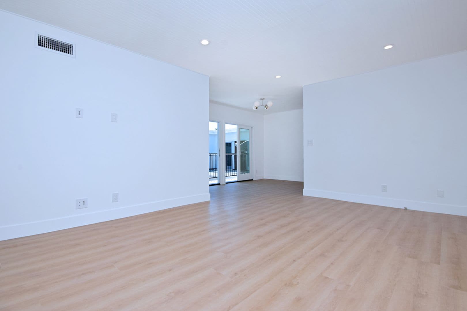 Santa Monica Apartment: 834 4th Street