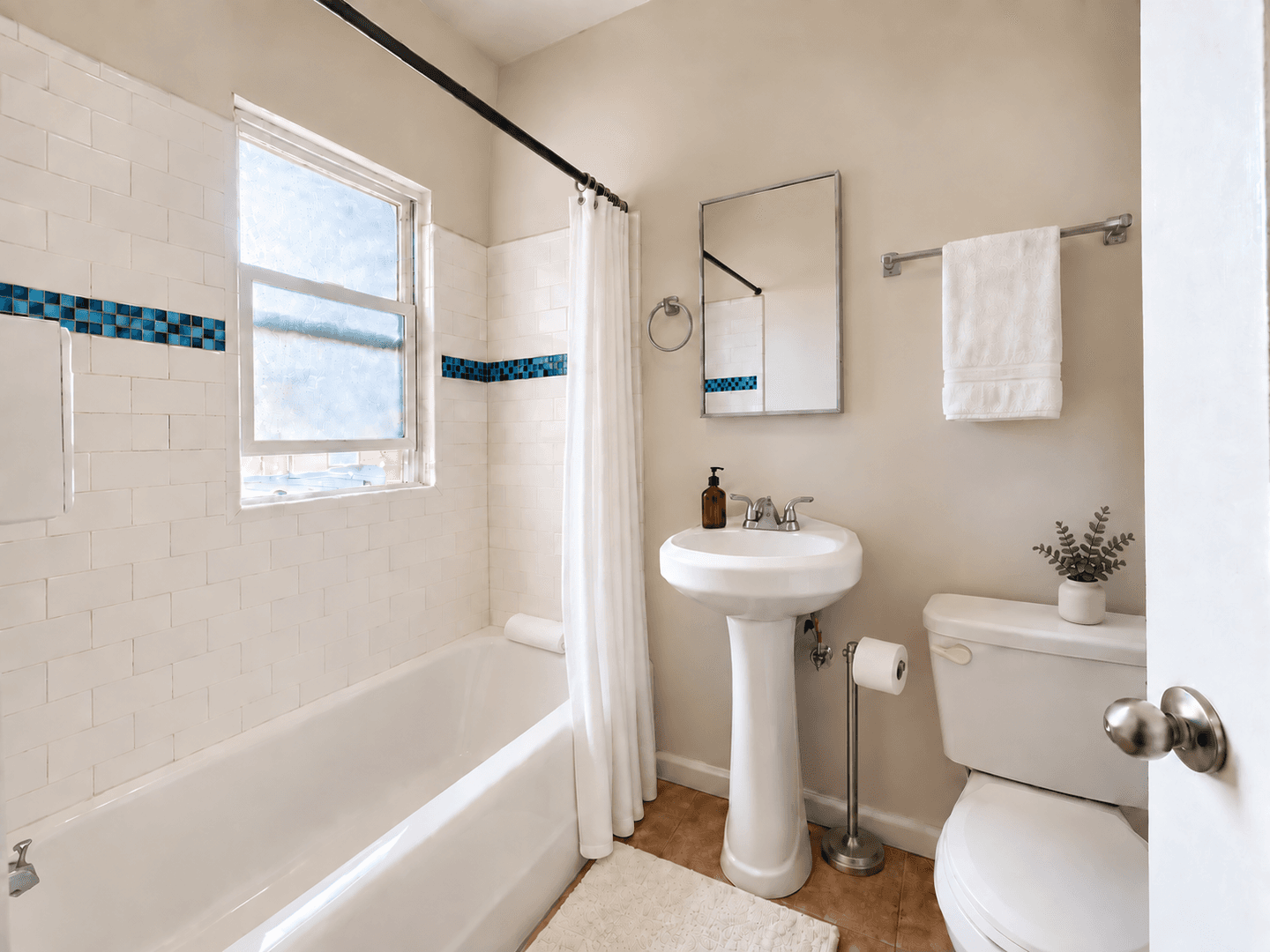 Los Angeles Apartment: 715 S. St. Andrews Place