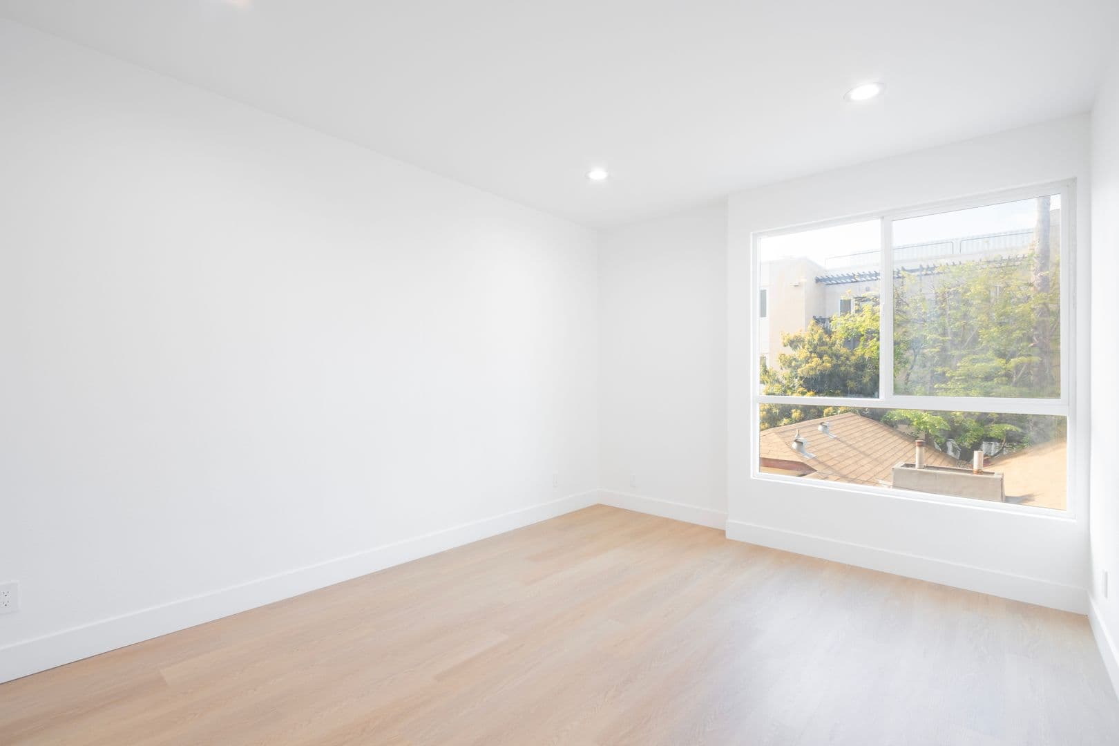 Los Angeles Apartment: 1616 N Serrano Ave.
