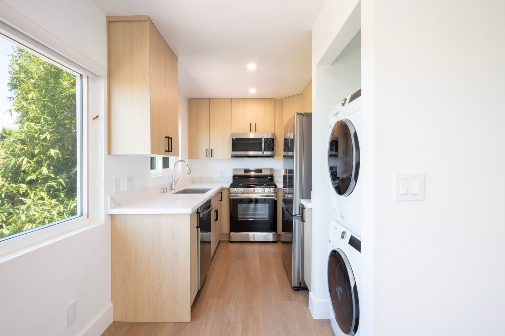 Los Angeles Apartment: 6526 Homewood Ave.