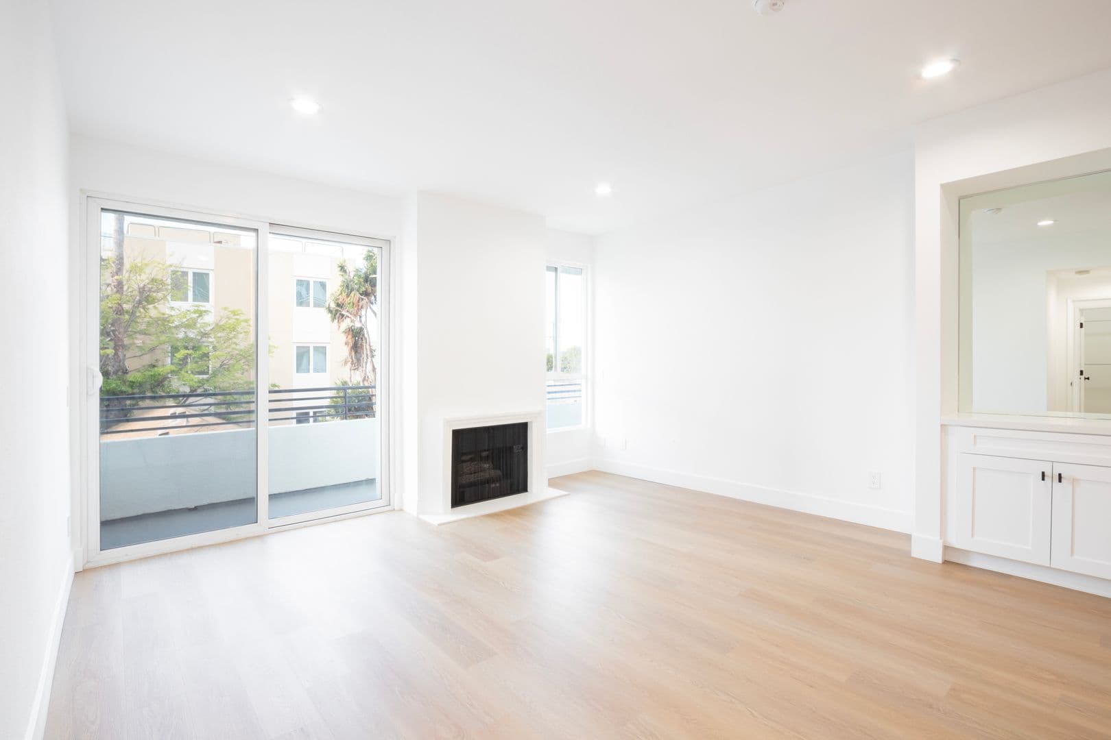 Los Angeles Apartment: 1616 N Serrano Ave.