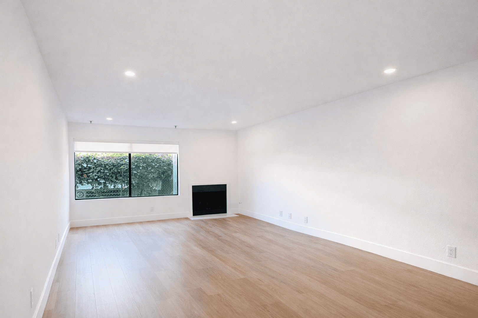 Los Angeles Apartment: 2123 Rodney Drive