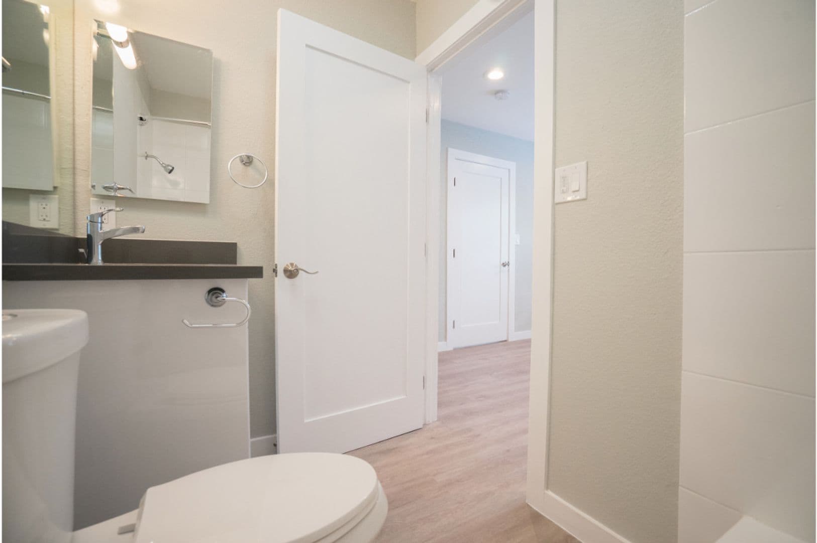Los Angeles Apartment: 3426 W 1st St