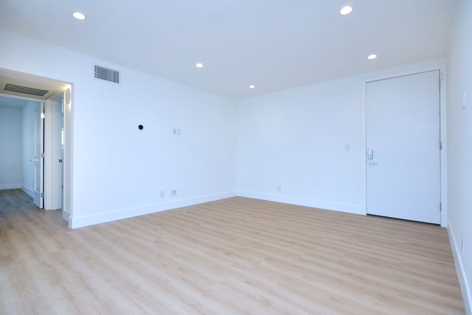Santa Monica Apartment: 834 4th Street
