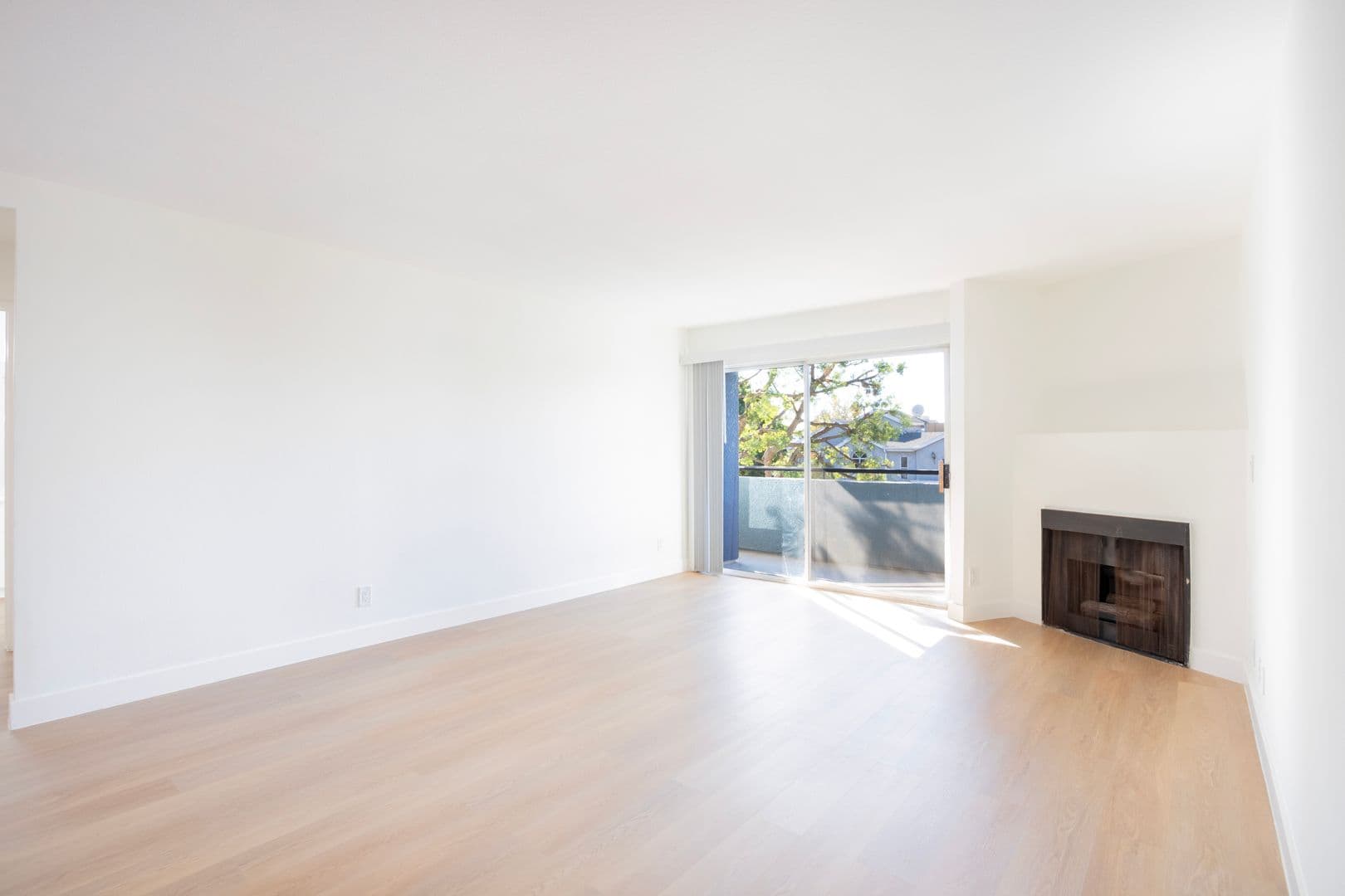 Northridge Apartment: 10020 Zelzah Avenue