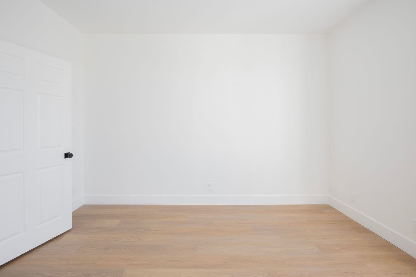 Los Angeles Apartment: 1616 N Serrano Ave.