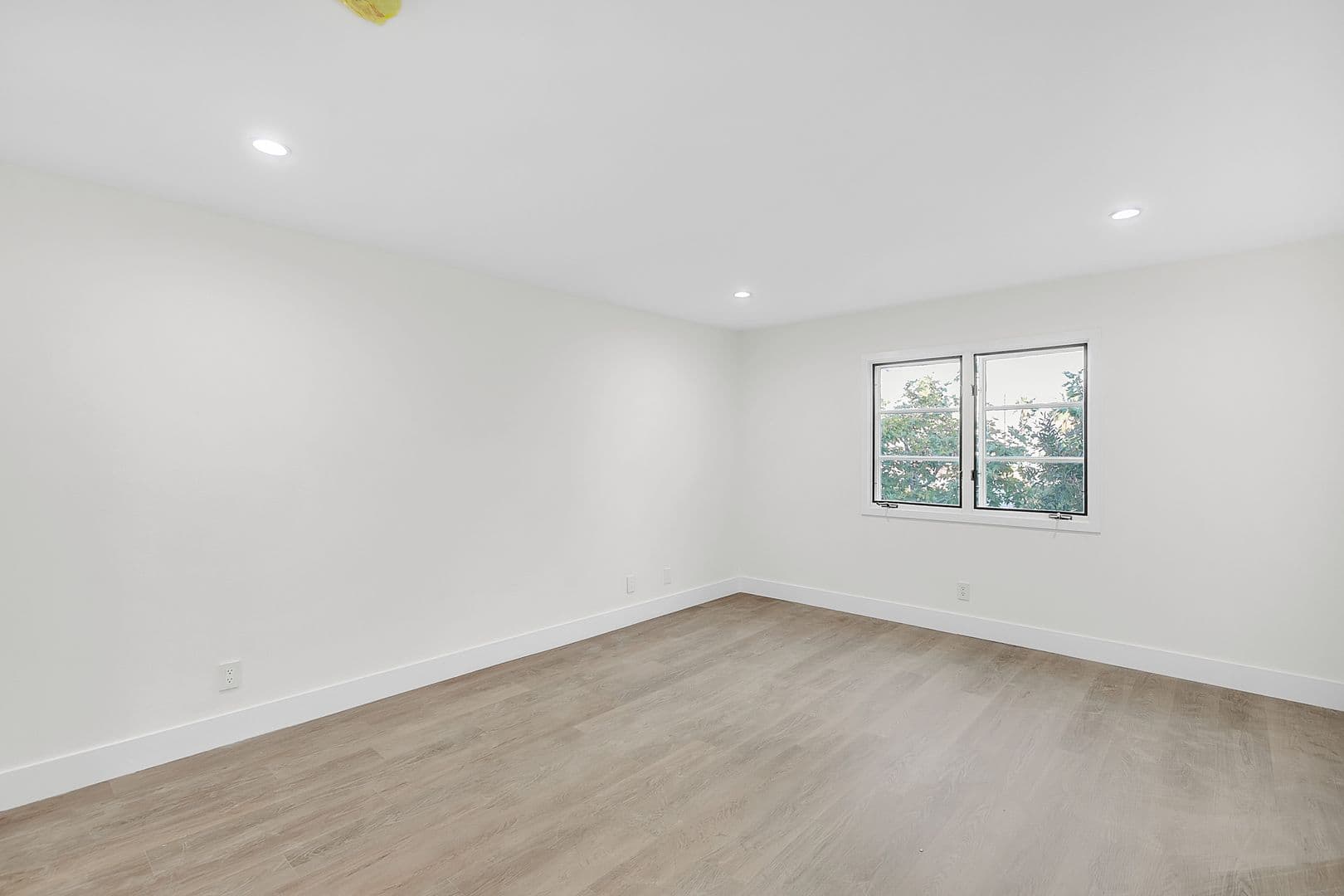 Santa Monica Apartment: 1133 25th St