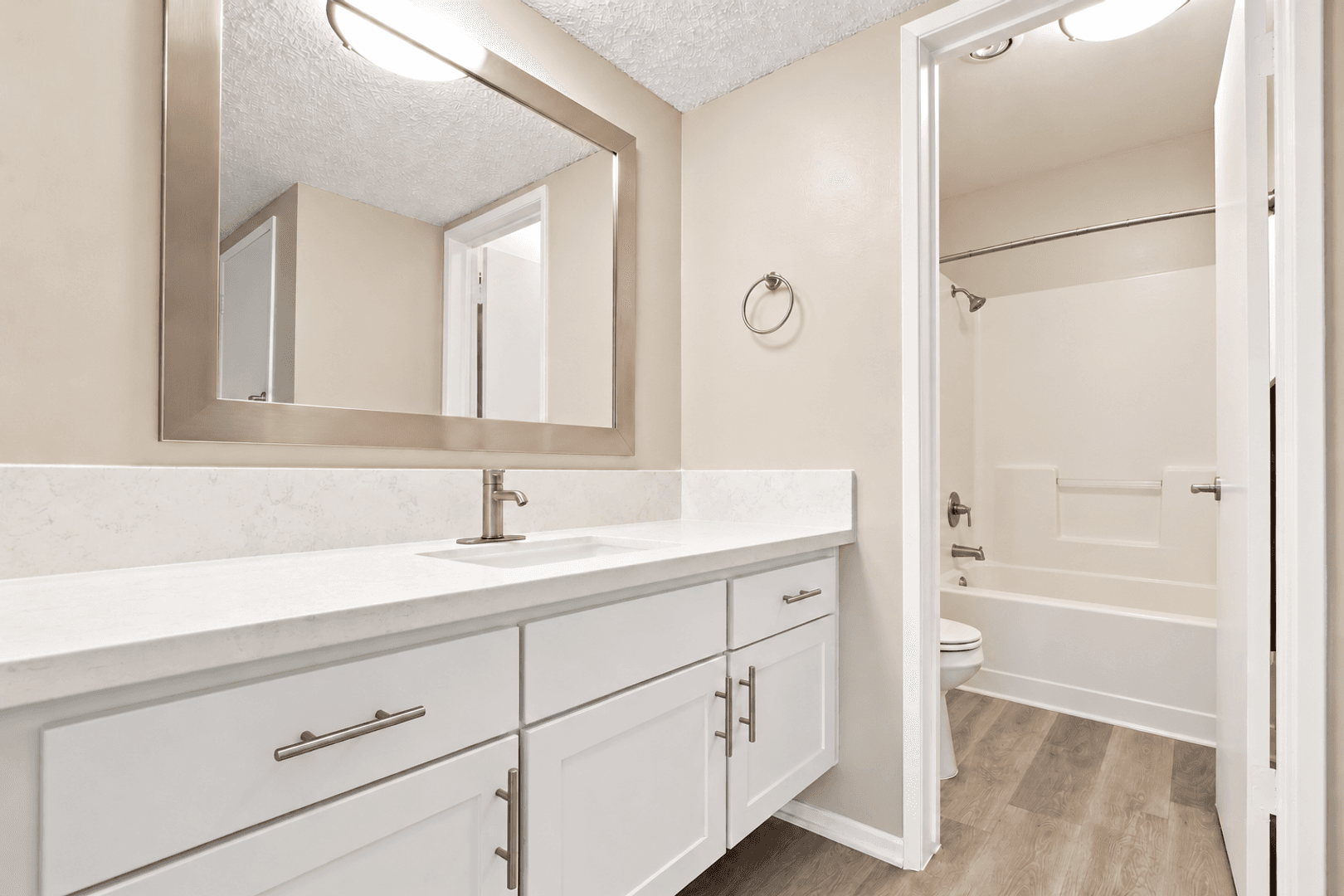 Sherman Oaks Apartment: 4701-4711 Natick Ave