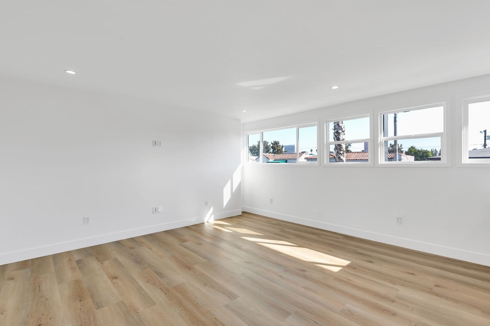 Los Angeles Apartment: 8355 Blackburn Ave