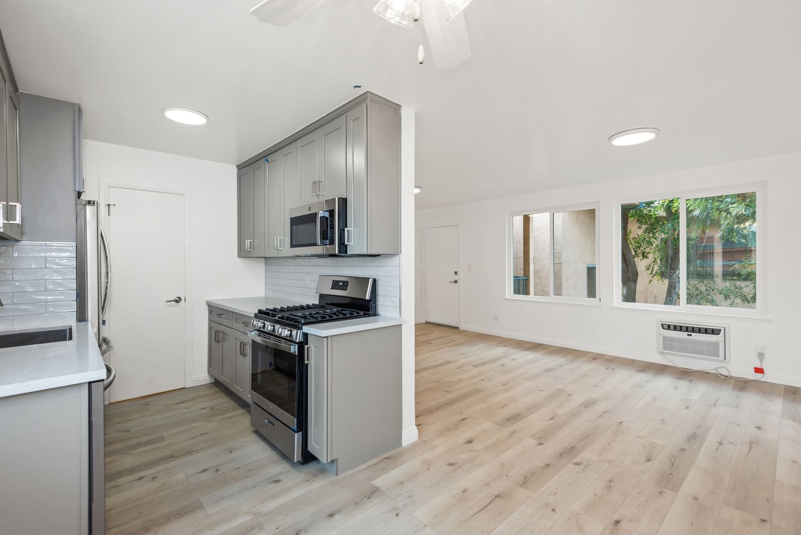Los Angeles Apartment: 1522 S. St Andrews Place