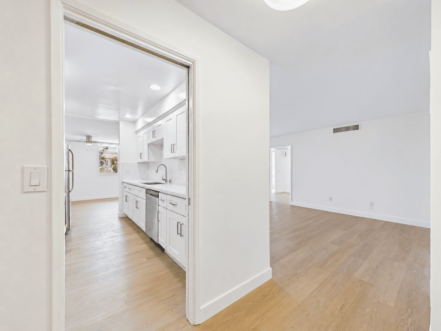 Sherman Oaks Apartment: 4365 Mammoth Ave
