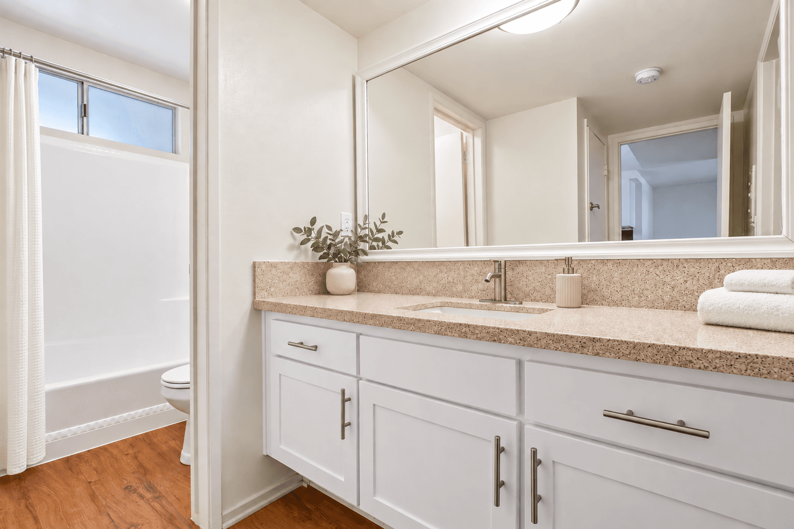 Sherman Oaks Apartment: 4701-4711 Natick Ave