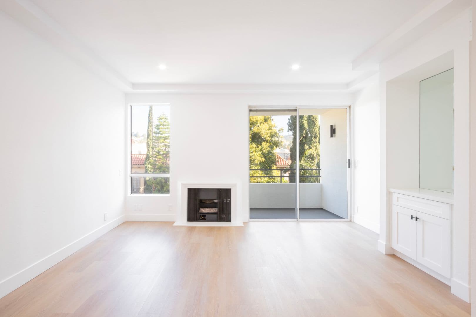 Los Angeles Apartment: 1616 N Serrano Ave.