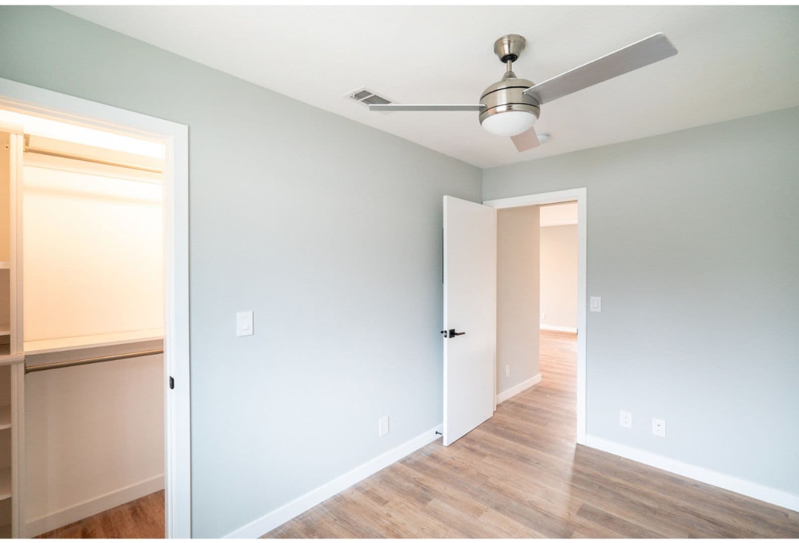 Los Angeles Apartment: 5847 Willoughby Avenue