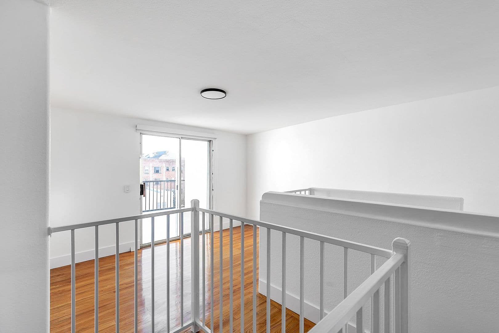 Los Angeles Apartment: 1827 Wilcox Ave
