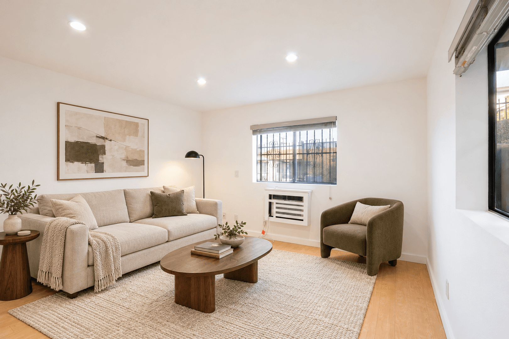 Los Angeles Apartment: 980 White Knoll Dr