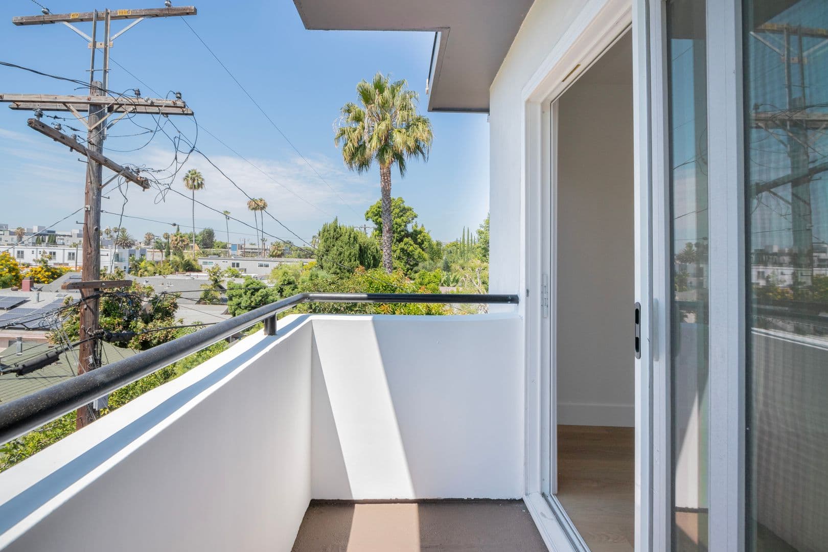 Los Angeles Apartment: 6526 Homewood Ave.