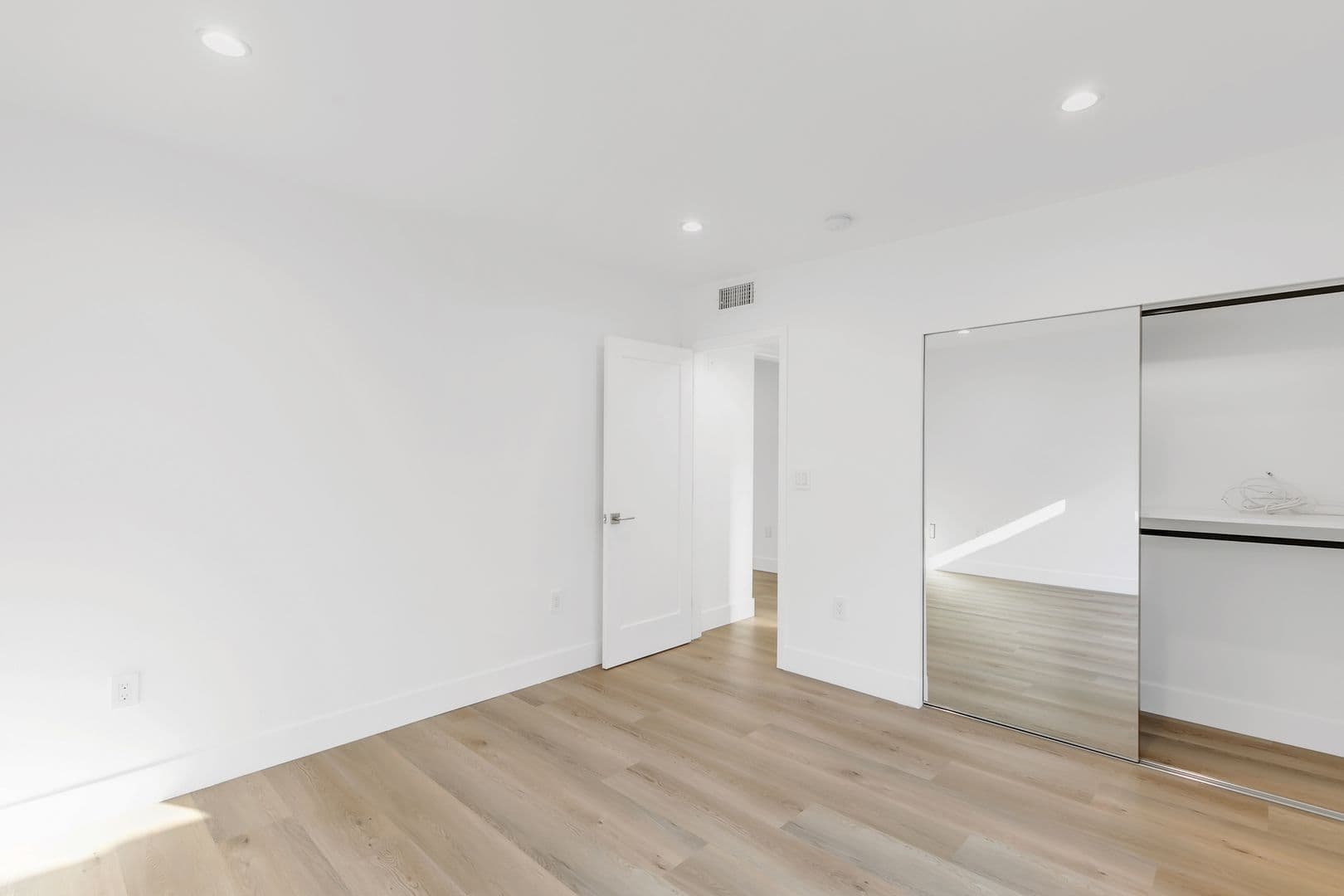 Los Angeles Apartment: 8355 Blackburn Ave