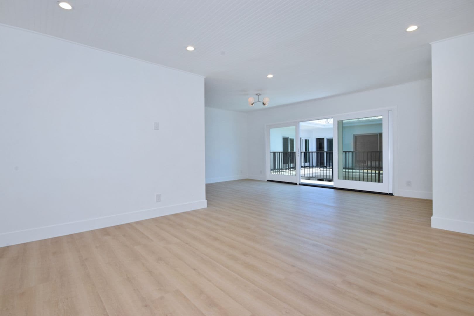 Santa Monica Apartment: 834 4th Street