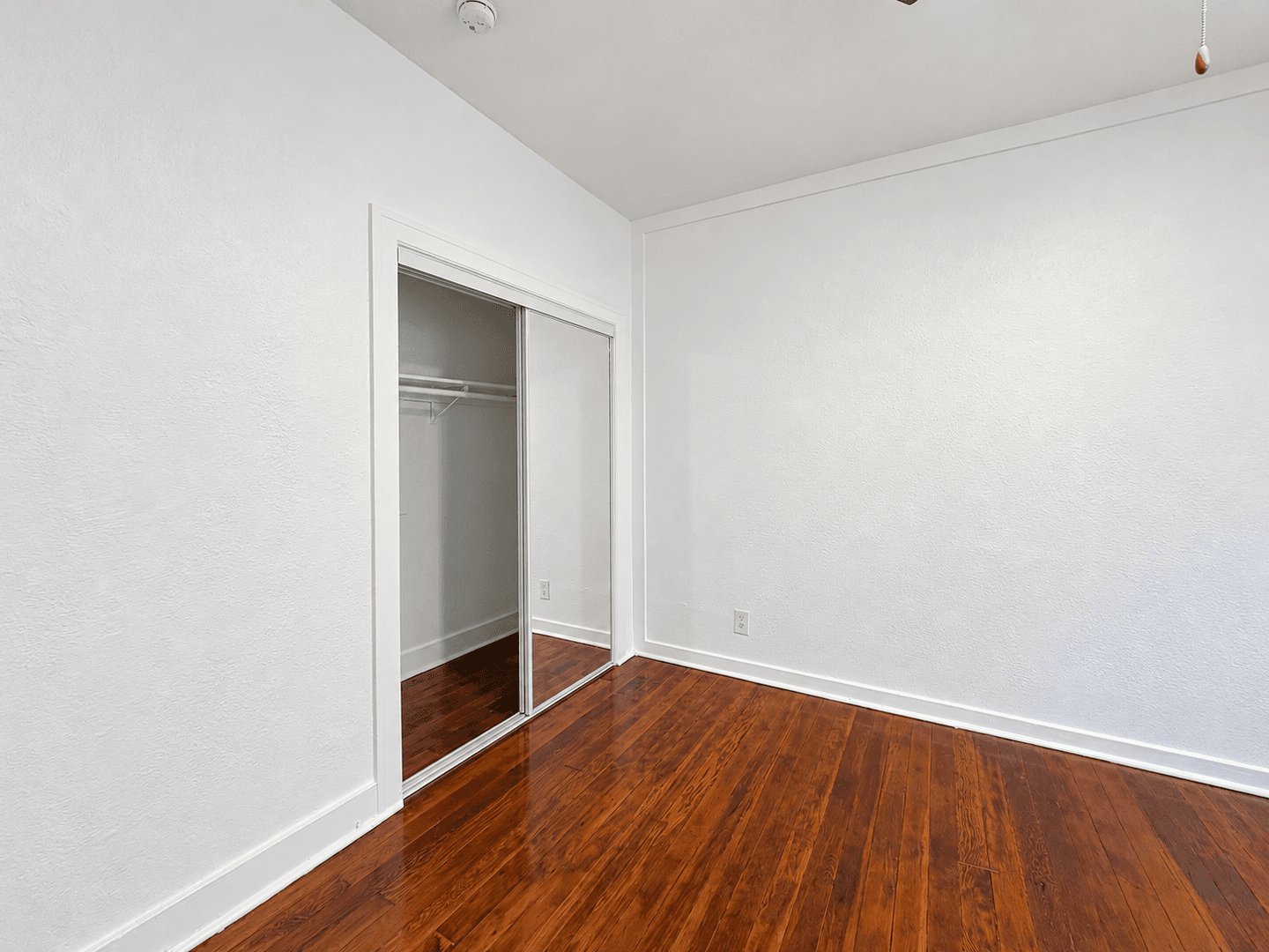 Los Angeles Apartment: 2810 Leeward Ave