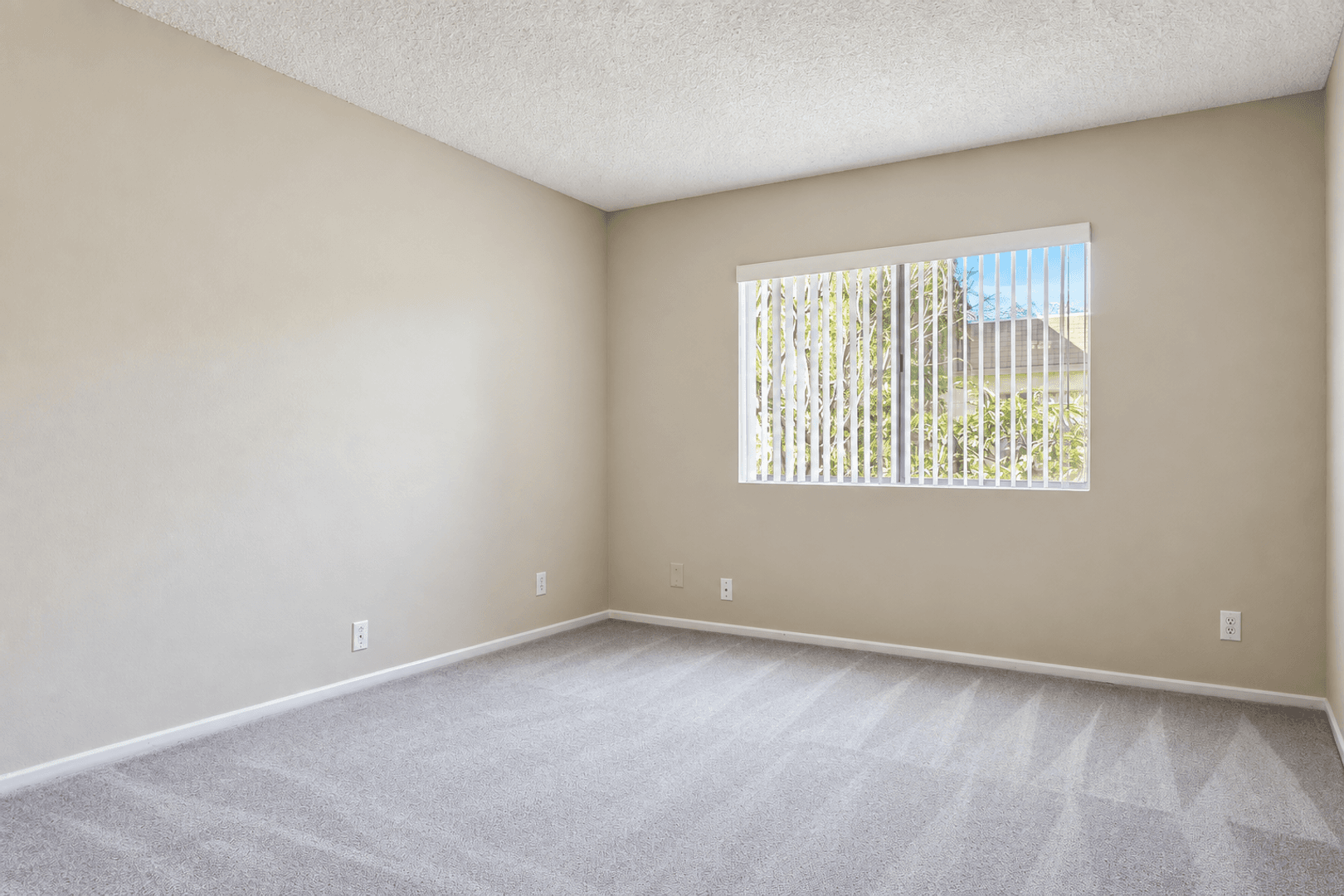 Sherman Oaks Apartment: 4701-4711 Natick Ave