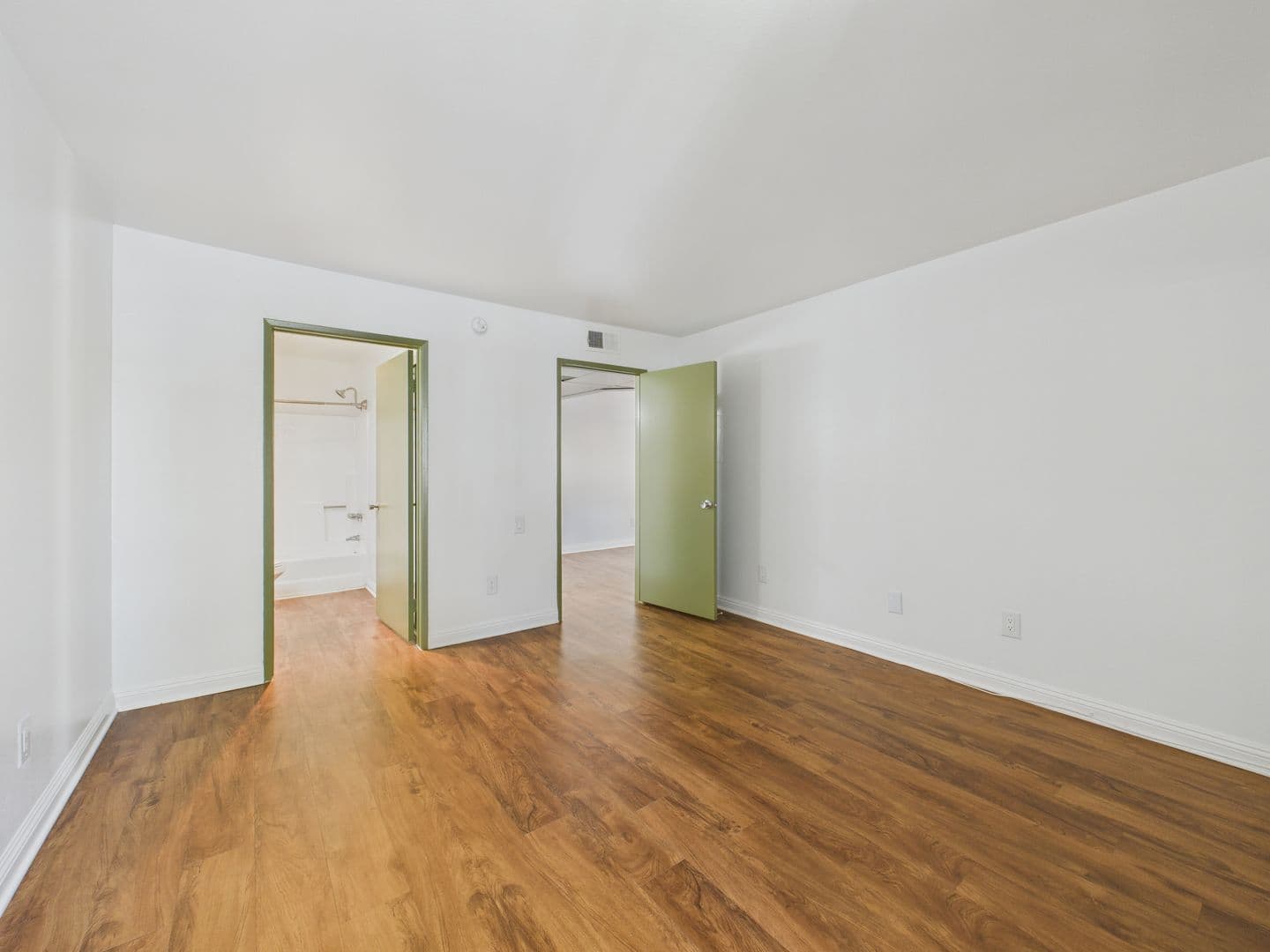 Sherman Oaks Apartment: 4320 Van Nuys Blvd