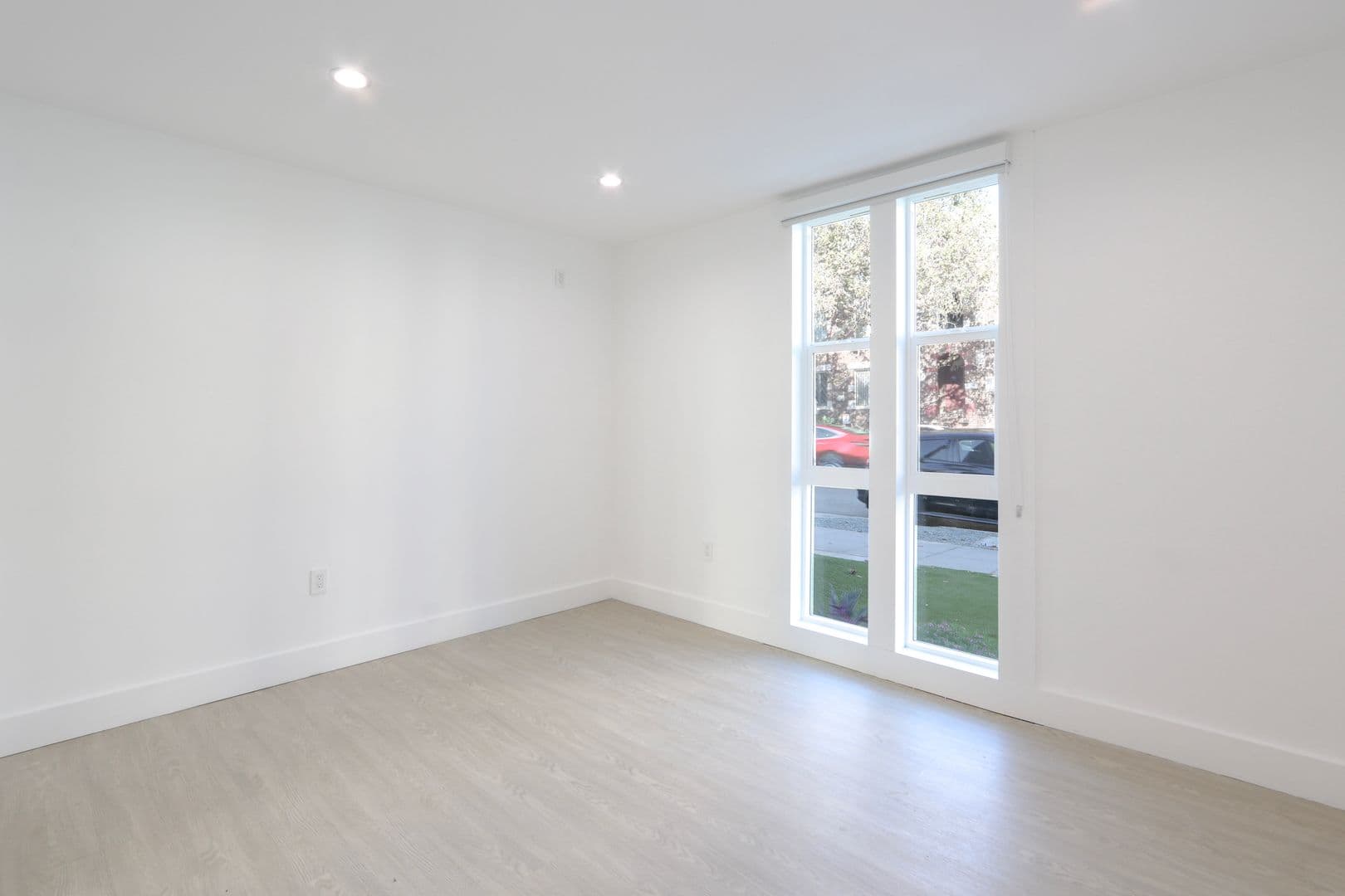 Los Angeles Apartment: 1727 N. Edgemont Ave
