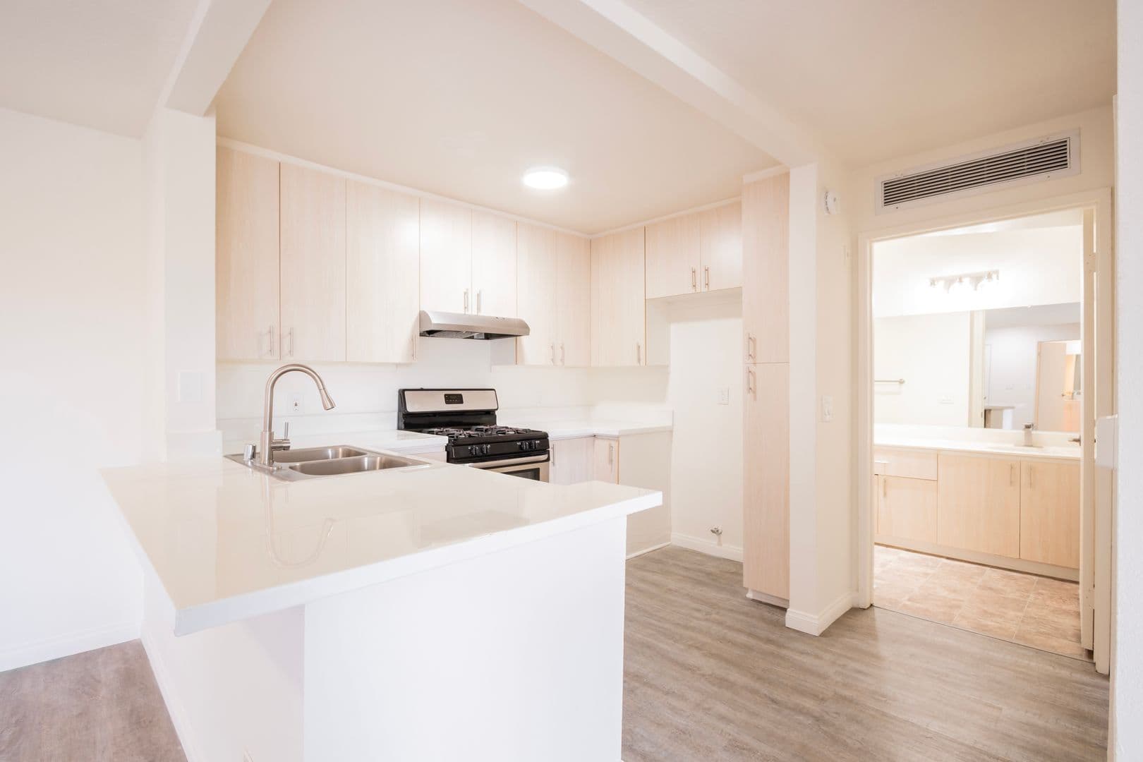 Northridge Apartment: 10020 Zelzah Avenue