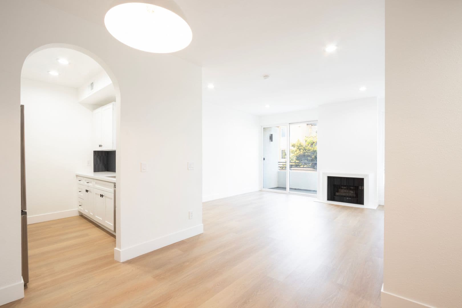 Los Angeles Apartment: 1616 N Serrano Ave.
