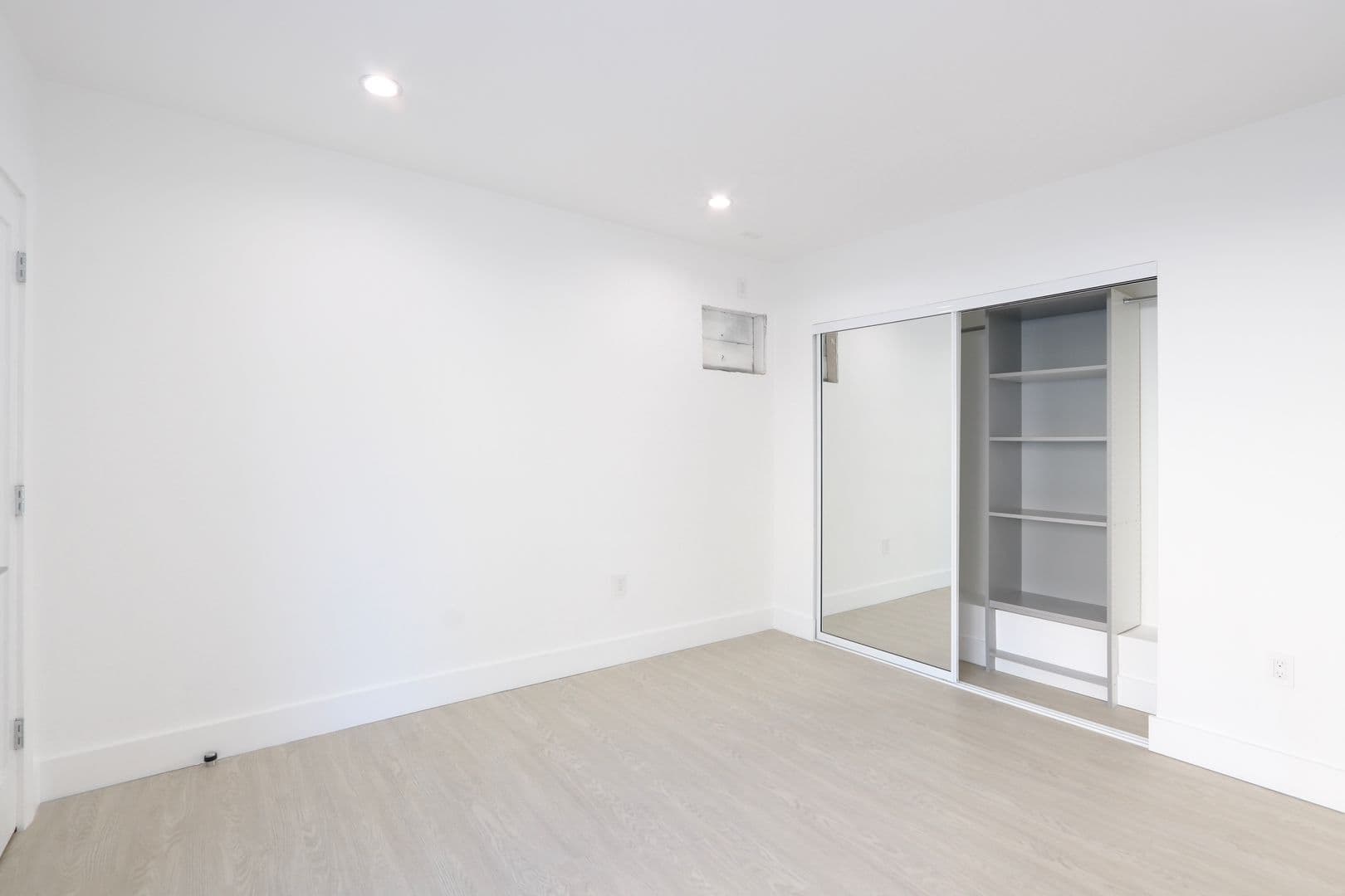 Los Angeles Apartment: 1727 N. Edgemont Ave