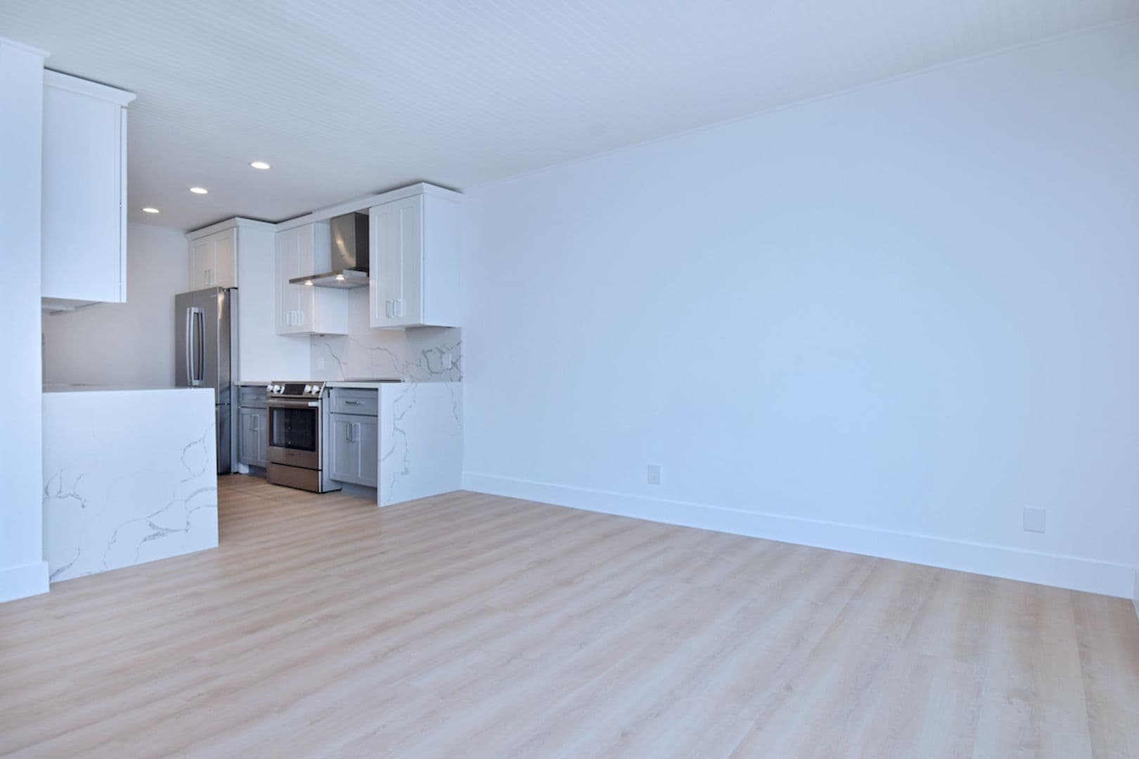 Santa Monica Apartment: 834 4th Street